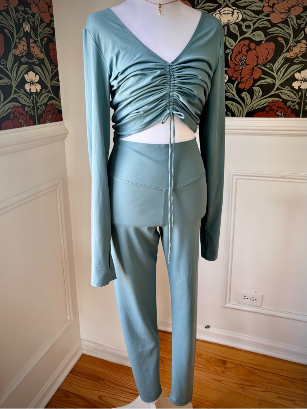 VS PINK Matching Athleisure Set - Picture 7 of 15